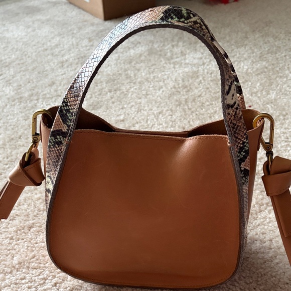 Madewell Sydney Crossbody Bag: Snake Embossed Leather Edition - light brown - Picture 3 of 8